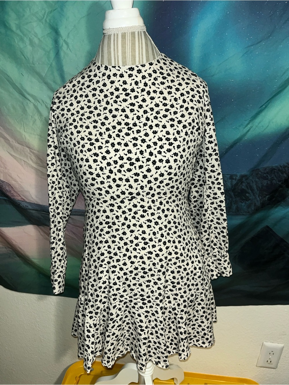 Row A Y2K Black and White Long-Sleeve Floral Fit & Flare Dress size large